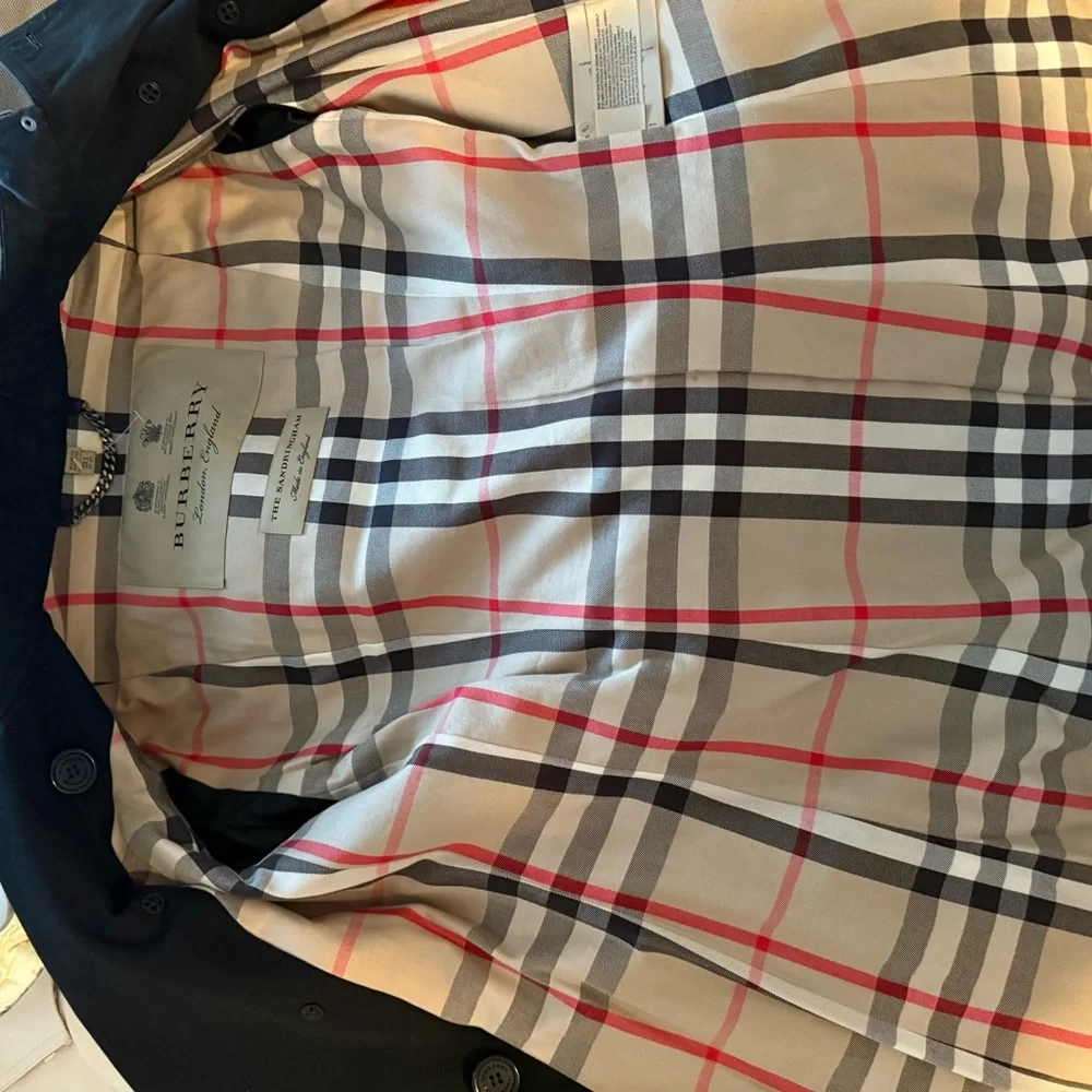 Burberry Women's Black Trench Coat - Picture 3 of 4